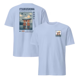 Camiseta Itsukushima 厳島神社 — Torii Flotante de Miyajima — color Light Blue, vista de espalda y pecho en una imagen